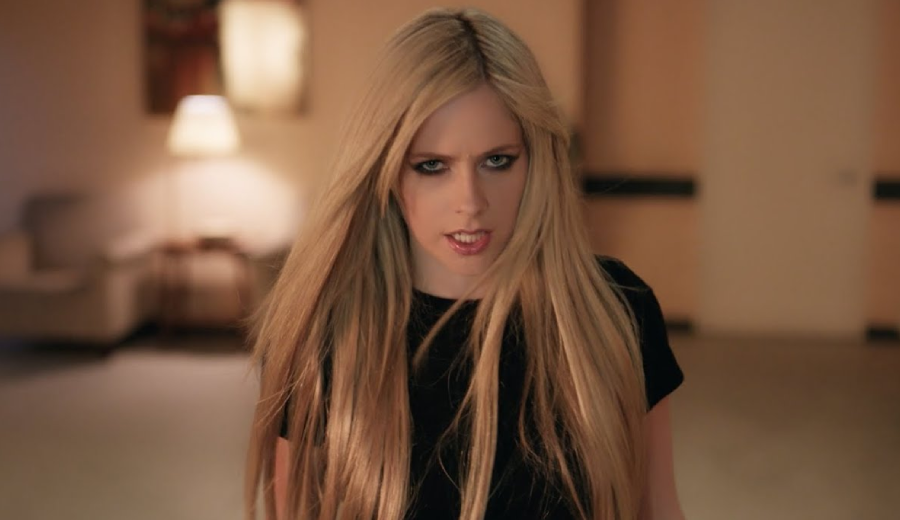 Avril-Lavigne-lanca-versao-acustica-do-single-Bite-Me