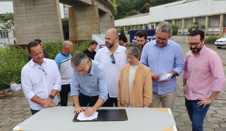 Assinatura do projeto de revitalização da Ponte dos Arcos | Foto: Marcelo Martins