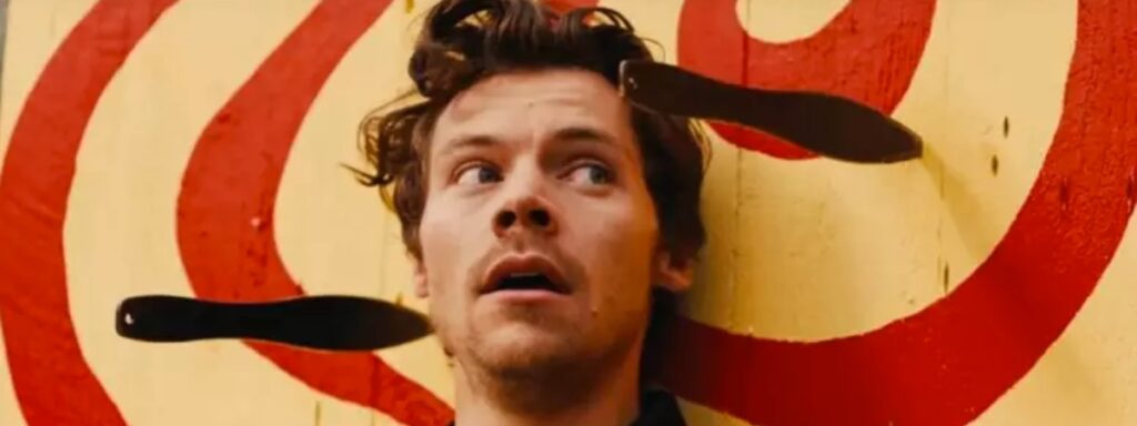 harry-styles-é-atração-de-circo-e-aparece-voando-em-clipe-de-daylight-1024x384