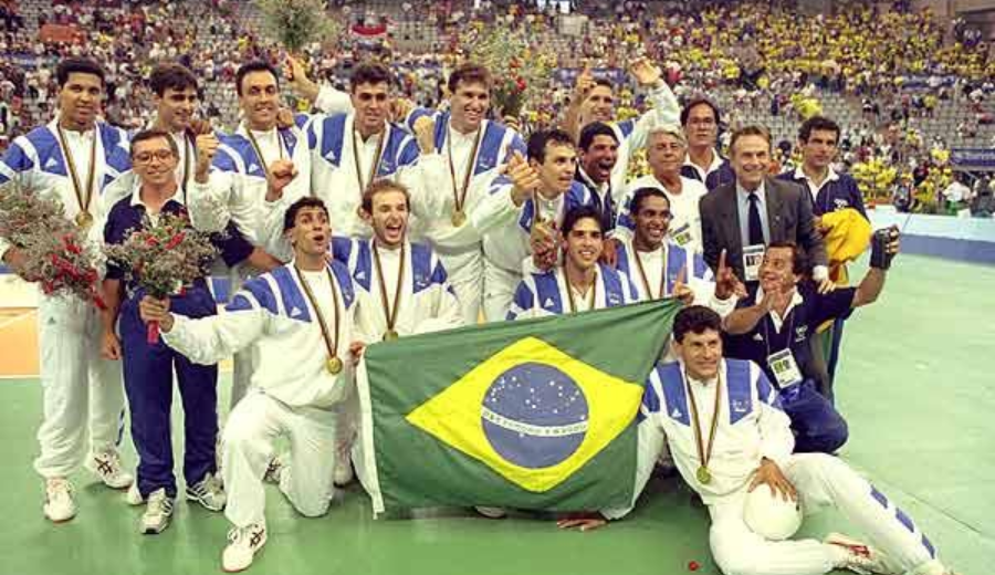 Seleção comemorando a medalha de ouro - Foto: Arquivo COB