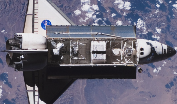 O Endeavour visto da Estação Espacial Internacional.