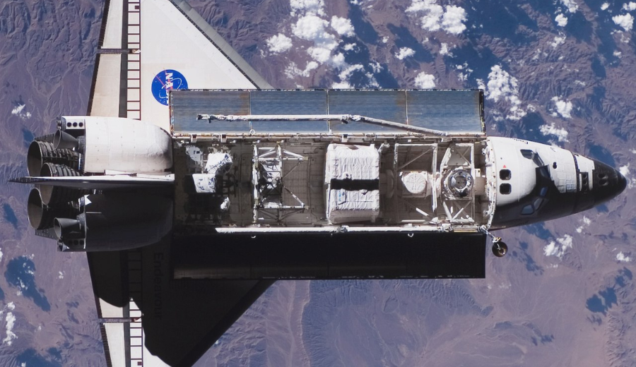 O Endeavour visto da Estação Espacial Internacional.